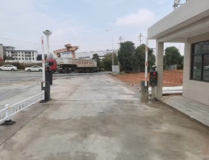 告別手工登記，效率提升看得見！——車牌識(shí)別道閘助力長沙開福區(qū)采砂場智慧升級